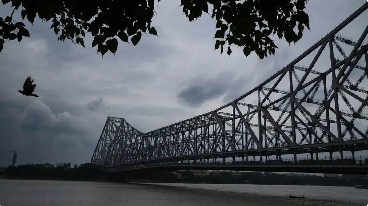 Kolkata to see cloudy skies today as IMD forecasts light to moderate rain