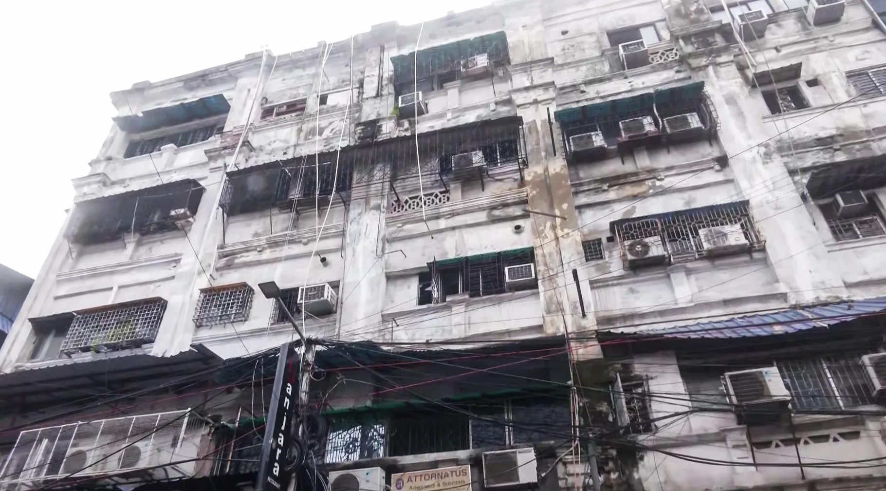Why do the survivors describe the Kolkata hotel fire as ‘a scene from a horror movie’?