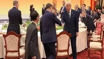 Trump shakes hands with Xi Jinping At White House state dinner.
